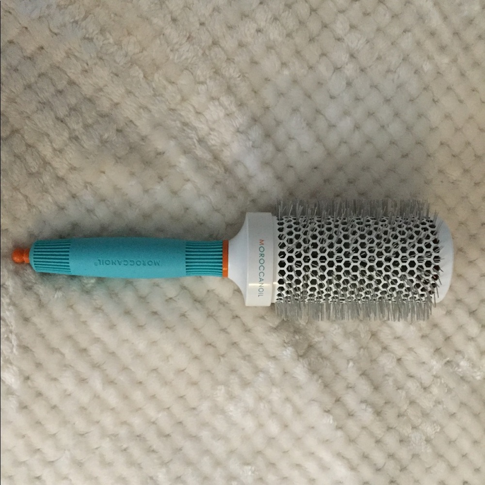 New Moroccanoil 2 1/8" ionic ceramic round brush